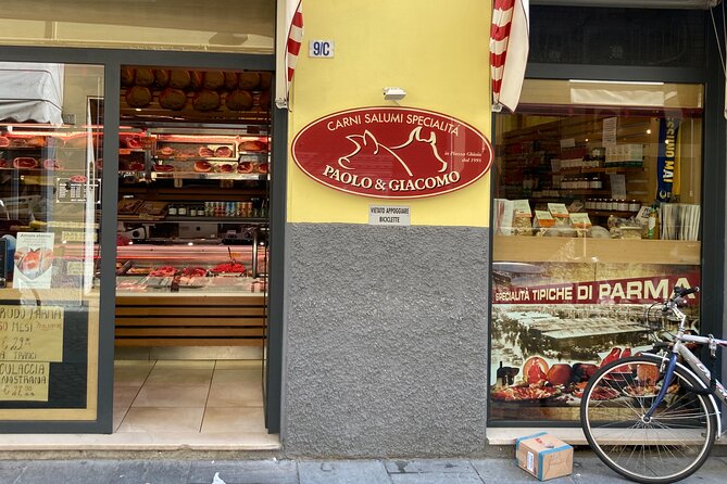 1 Hour Tour: Market and Street Food - the best of Parma - Piazzale della Pace and the case for Parmigiano Reggiano