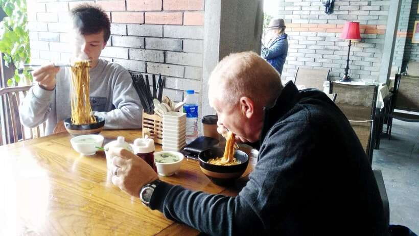 3-Hour Shanghai Street Food Tasting & Old Town Private Tour - The nine lucky zigzag bridge and the old tea house
