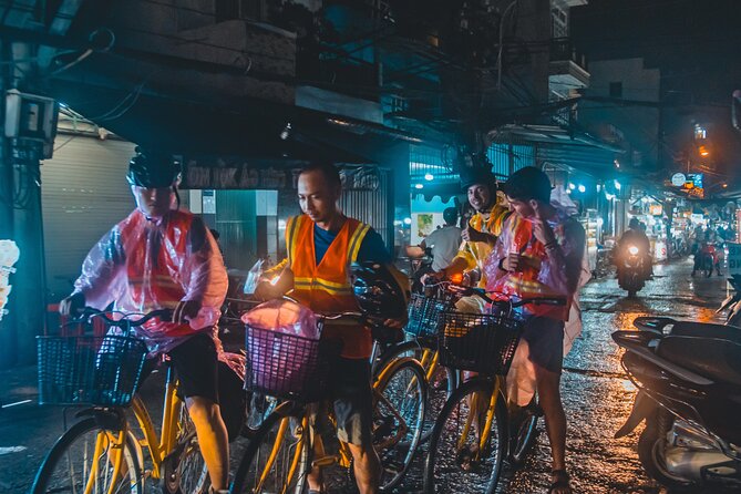 3 Hours Cycling Street Food Night Ride in Ho Chi Minh City - District 10: the final hour focuses on variety