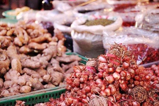 4-Hour Xiamen Private Local Food Market Experience - Buying seafood and having it cooked