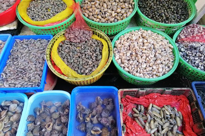 4-Hour Xiamen Private Local Food Market Experience - Transport, group size, and pace