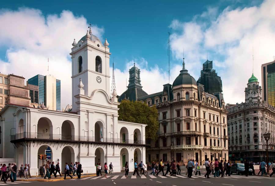5hs Small Group City Tour of Buenos Aires with Street Food - Retiro and Recoleta, two different sides of the city