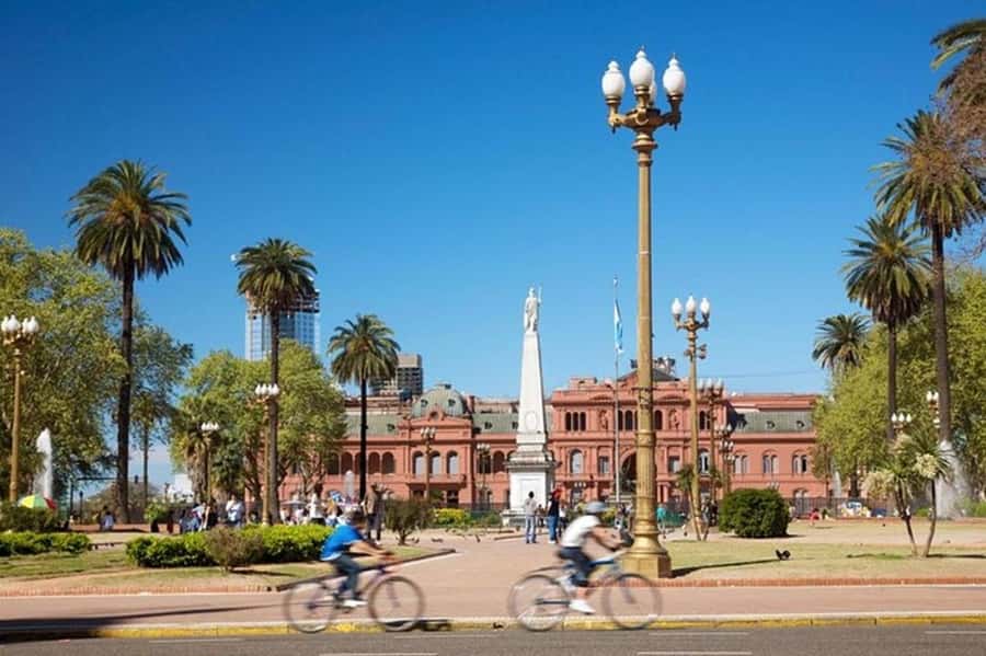 5hs Small Group City Tour of Buenos Aires with Street Food - Floralis Genérica and the University of Buenos Aires Law School
