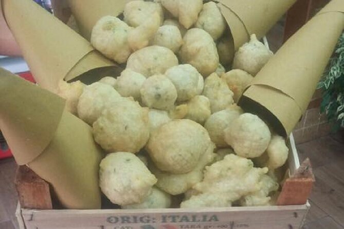 A Street Food Journey Through Heart of Naples - Folded Pizza, Naples’ Portable Classic