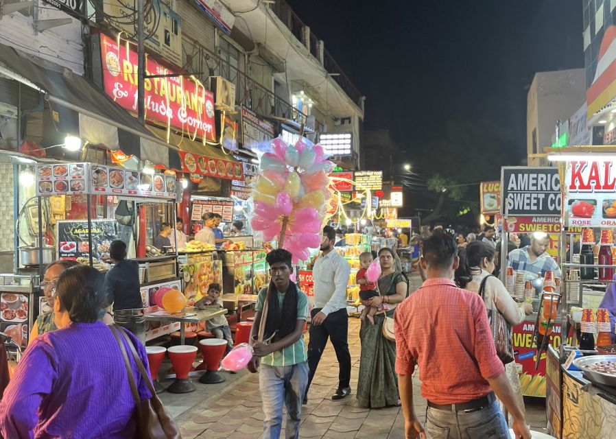 Agra: Sadar Bazar Food Market Night Walking Tour by Tuk-Tuk - Walking through Sadar Bazar’s food lanes