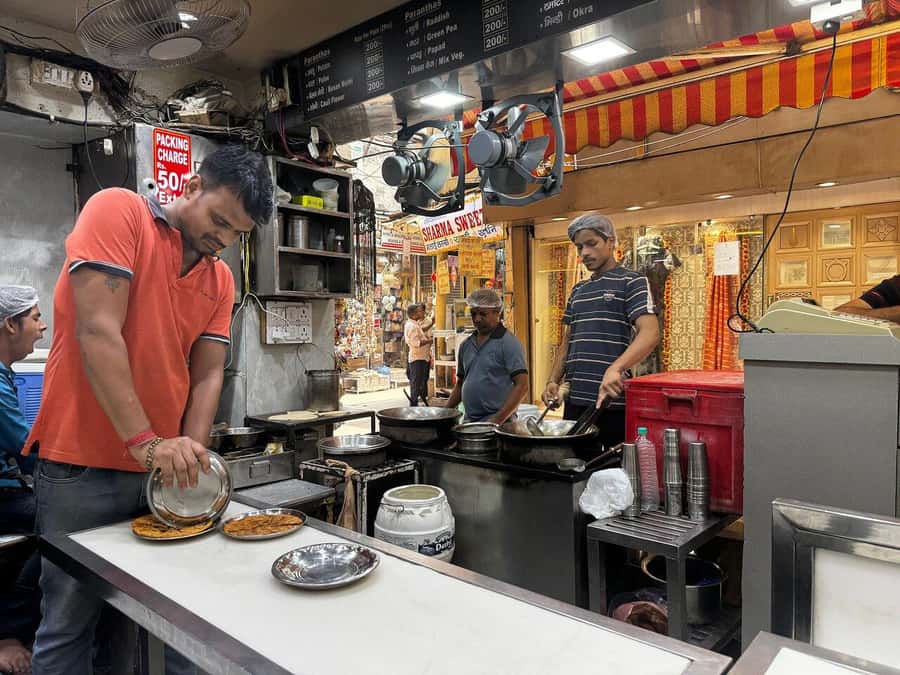 Agra: Street Food Tour with Spice Market on Tuk-Tuk Ride - Shopping stops and how to handle them