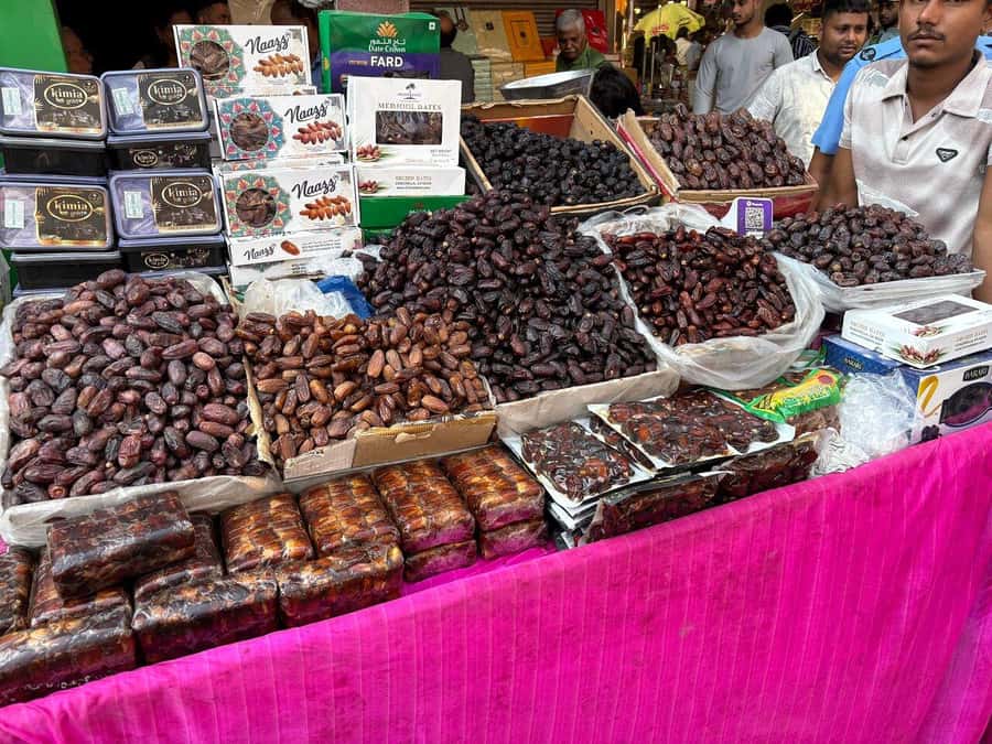 Agra: Street Food Tour with Spice Market on Tuk-Tuk Ride - Tuk-tuk, rickshaw, and walking: what it feels like