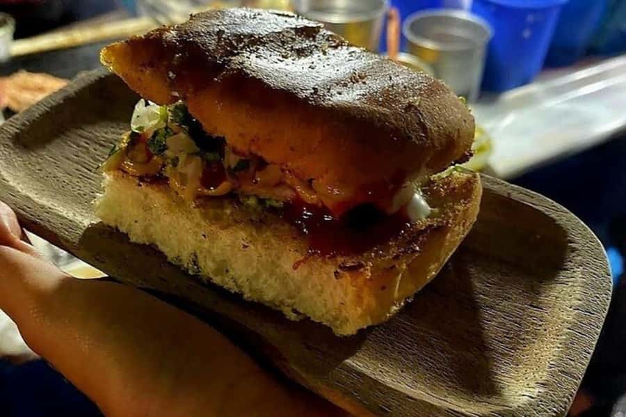Antigua Local: Evening Street Food Tour with Dinner - Finishing with Guatemalan chocolate