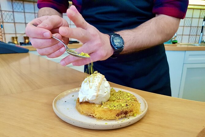 Athens Street Food Walk - What the guide adds to the food