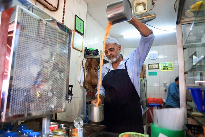 Authentic Singapore Street Food Tour - The guide matters more than the menu