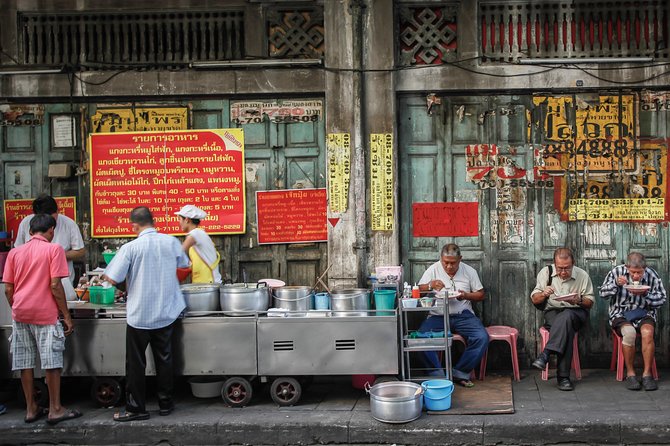 Authentic Street Food Tour in China Town Bangkok - From familiar flavors to adventurous bites