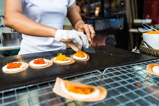 Authentic Street Food Tour in China Town Bangkok - A dinner built from many small tastings