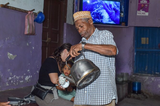 Authentic Street Food Tours in Stone Town, Zanzibar - Uji and tende shake bring drinks into the walk