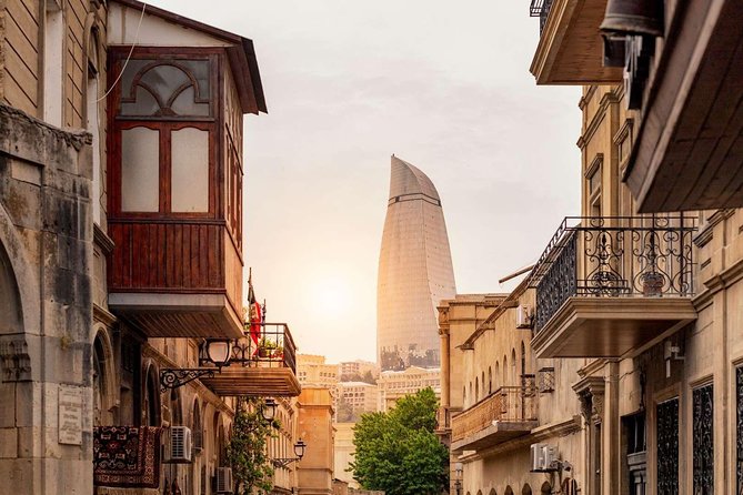 BAKU WALKING tour with the best STREET FOOD and DRINK tasting - Entering the walled Old Town