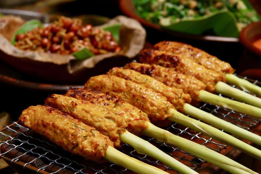 Bali: Authentic Culinary Street Food Experience Tour - Babi Guling and the first serious meal