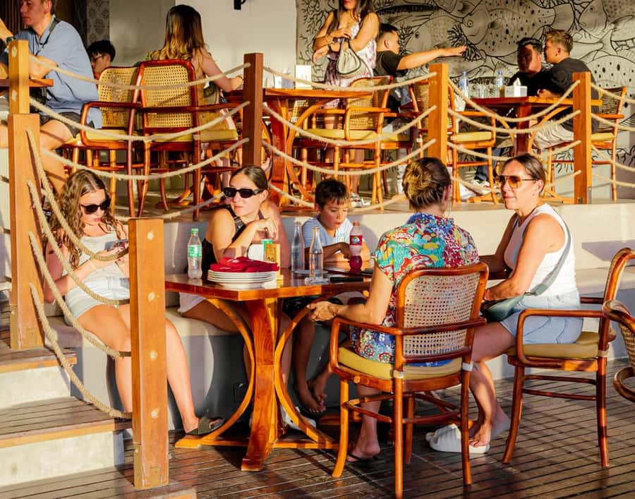 Bali: Jimbaran Seafood Market Tour with Sunset Dinner - Picking the right guide and transfer option