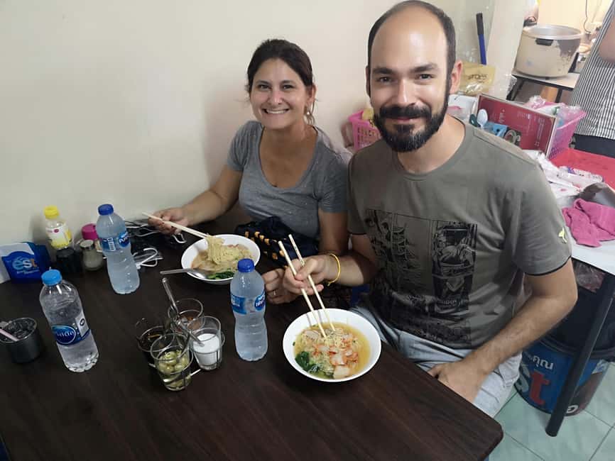 Bangkok: 2-hour Eat with Me CHOB Street Food Lunch Tasting - One hour of tasting around Pak Khlong Talat
