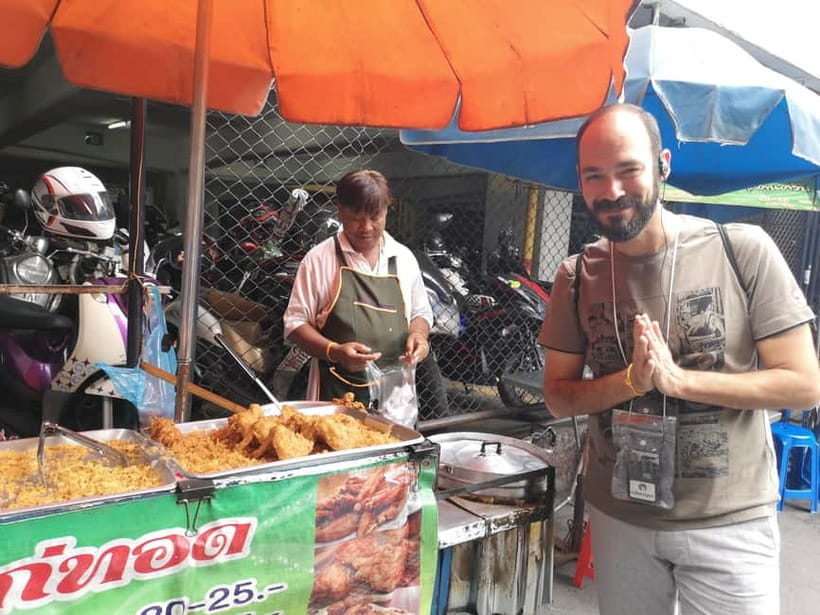 Bangkok: 2-hour Eat with Me CHOB Street Food Lunch Tasting - Who should book this Bangkok food experience?