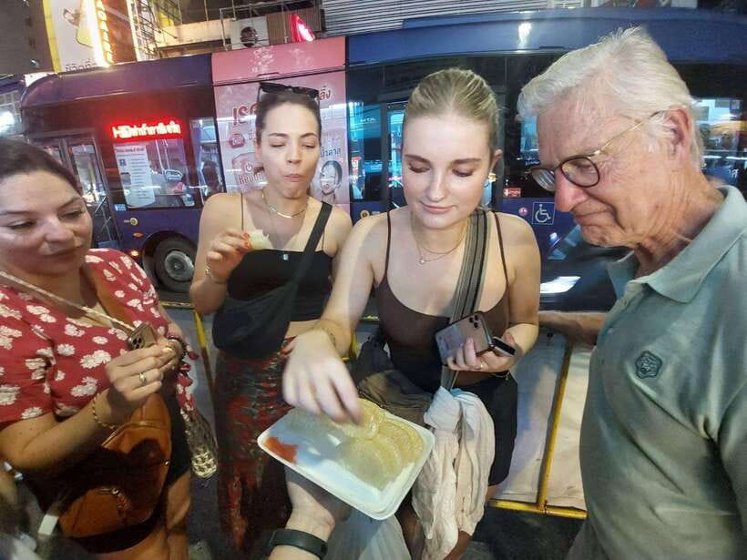 Bangkok: Chinatown Food Tour with Michelin Food Stalls - Starting beside Wat Mangkon Kamalawat