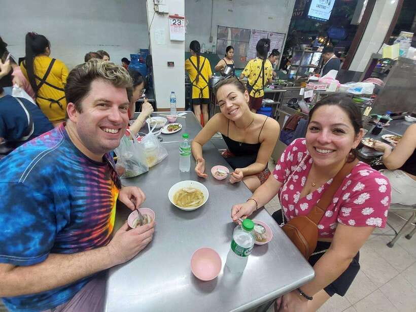 Bangkok: Chinatown Food Tour with Michelin Food Stalls - The first tastings: familiar food with a local setting