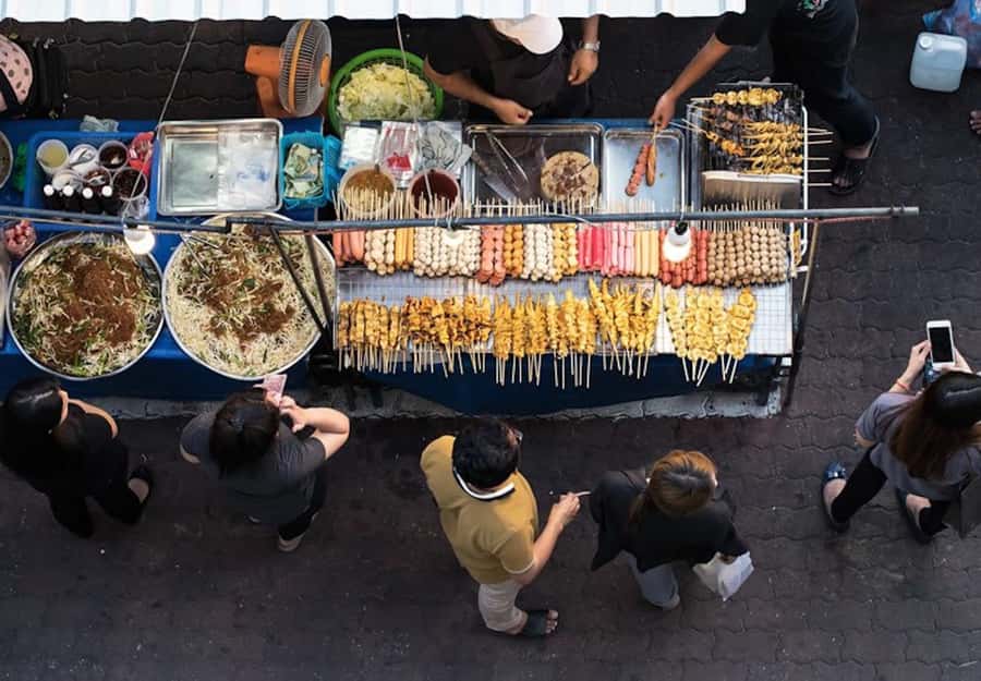 Bangkok: Chinatown Street Food Tour with 8+ Local Dishes - Key points at a glance