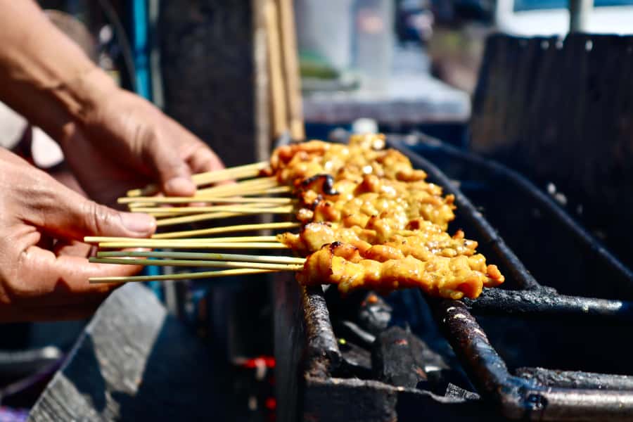 Bangkok: Chinatown Street Food Tour with 8+ Local Dishes - Starting at Hua Lamphong MRT Station