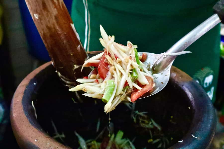 Bangkok: Chinatown Street Food Tour with 8+ Local Dishes - Walking, weather, and family considerations