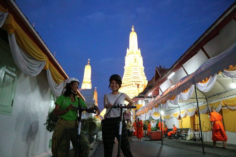 Bangkok: E-Scooter Night Tour with Local Street Food - Wat Arun, Santa Cruz, and the river crossing