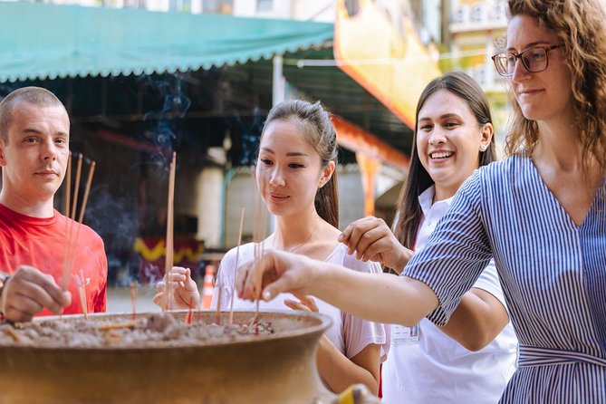 Bangkok Hidden Gems: Talad Noi, Chinatown & Street Food Tour - Chow Sue Kong Shrine and old Chinese traditions