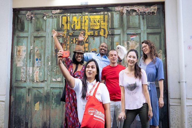 Bangkok Hidden Gems: Talad Noi, Chinatown & Street Food Tour - Crossing into Chinatown as evening begins