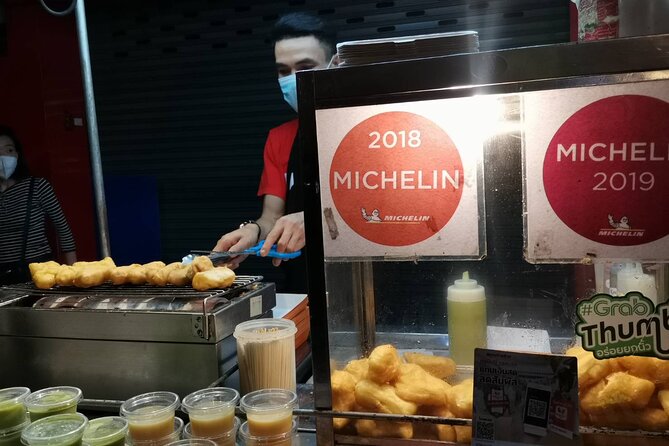 Bangkok: Michelin Guide Street Food Tour by Tuk Tuk - Yaowarat Road and fresh Chinese doughnuts