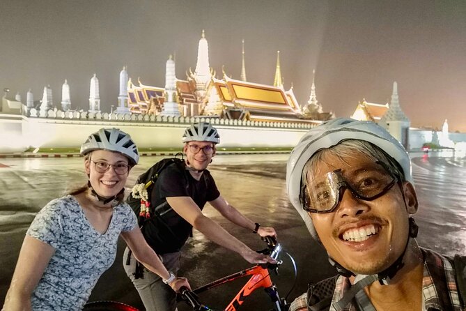 Bangkok Night Bike Tour -Hotel-pickup & Dinner - Starting in Thonburi at 4:30 p.m.