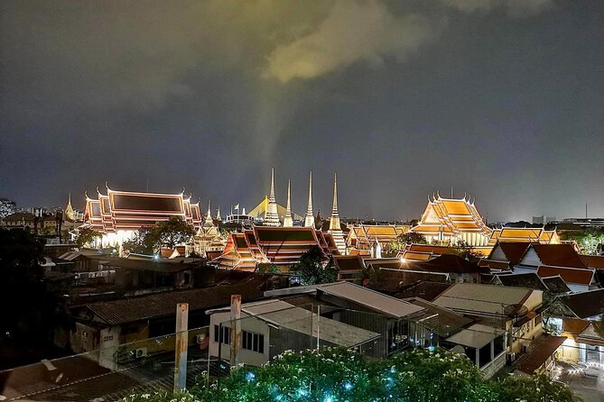 Bangkok Night Bike Tour -Hotel-pickup & Dinner - Pak Khlong Flower Market in its evening rhythm