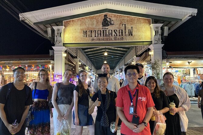 Bangkok Night Market Tour Dinner and Vintage Find - A Thai dinner at Som Tum Khun Kan