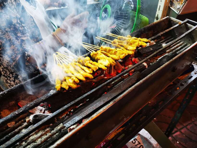 Bangkok: Street Food Tasting Tour at Night - Stop four: the highest-ranked local dish