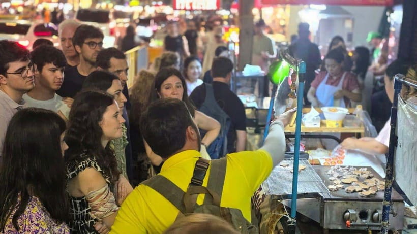 Bangkok: Street Food Tasting Tour at Night - Starting at Wat Mangkon and entering Chinatown