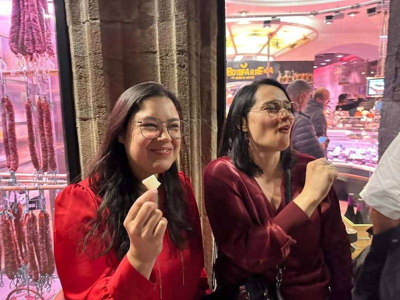 Barcelona Street Food Tour: Boqueria Market & Barrio Gotico - Walking through Barrio Gotico