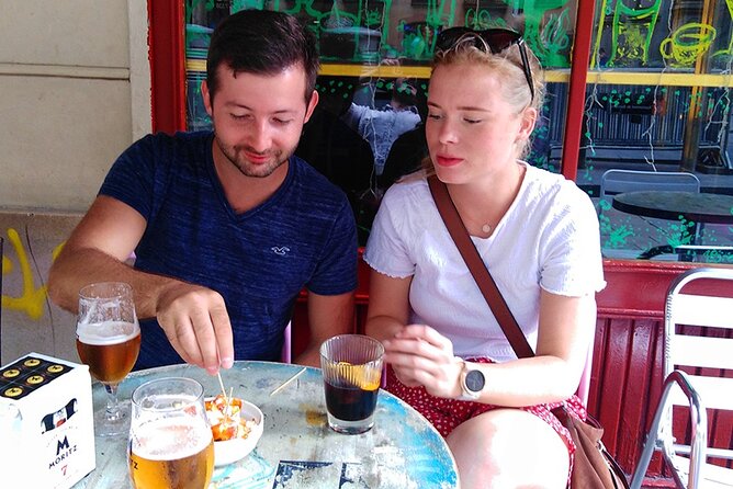 Barcelona Street Food Tour with Local Market & City Center Visit - How much food should you expect?