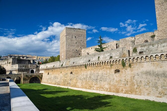 Bari’s Ultimate Street Food Tour - Small Group by Do Eat Better - Starting among Bari Vecchia’s stone lanes