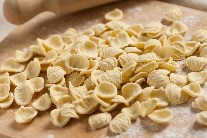 Bari: Street Food Walking Tour with a Local Guide - Cala Tin Puglia and the orecchiette course