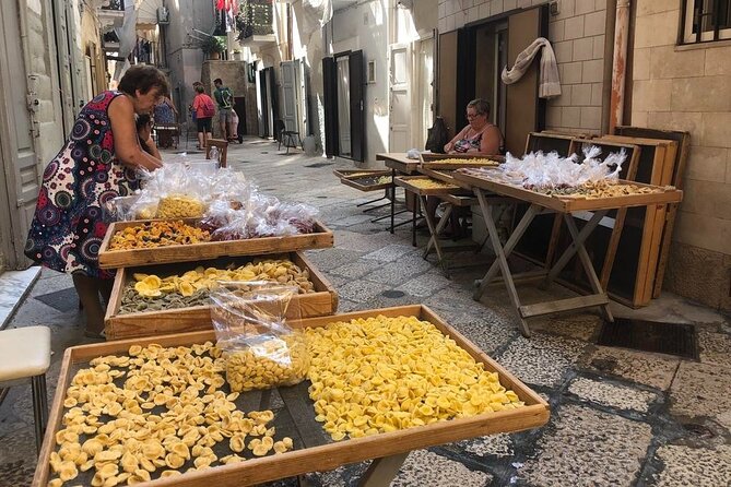Bari Street food with Wine & food Taster - Meeting at Piazza del Ferrarese