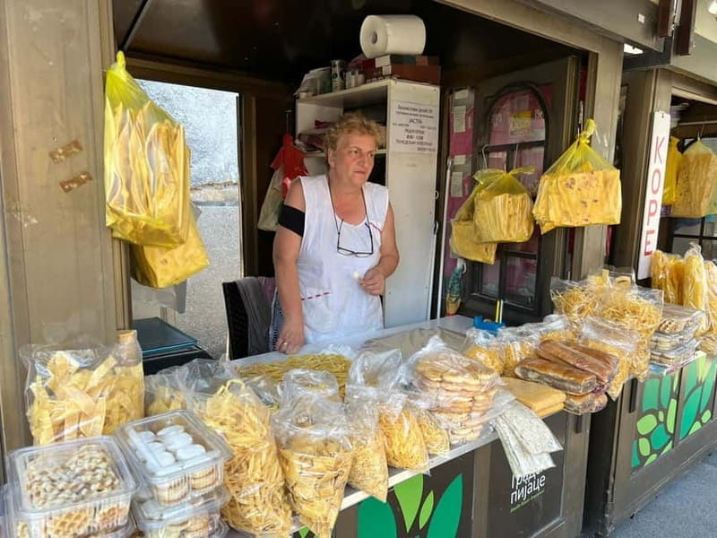 Belgrade: Street Food and Drinks Tour with 20+Tastings - Why this food tour is a smart first-day choice