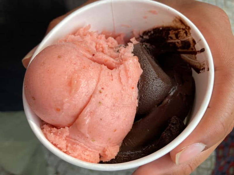 Berlin: Guided Street Food Tour with Tastings - What the guides add to the walk