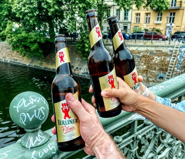 Berlin: Street Food Tour with 10 Tastings - Currywurst and Berliner Luft at Vogt’s Bier Express