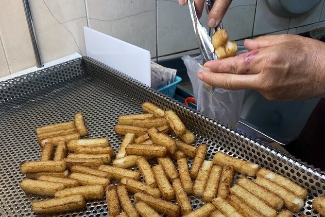 Best Ever Street Foods with Local Foodie - PRIVATE TOUR - Ending at Whampoa Market and Hawker Centre