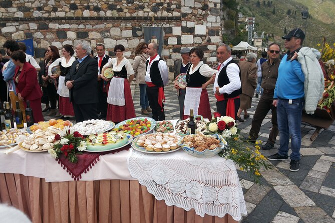 Best of Godfather and Taormina Tour with Street Food Tasting - Small group size and the guide experience