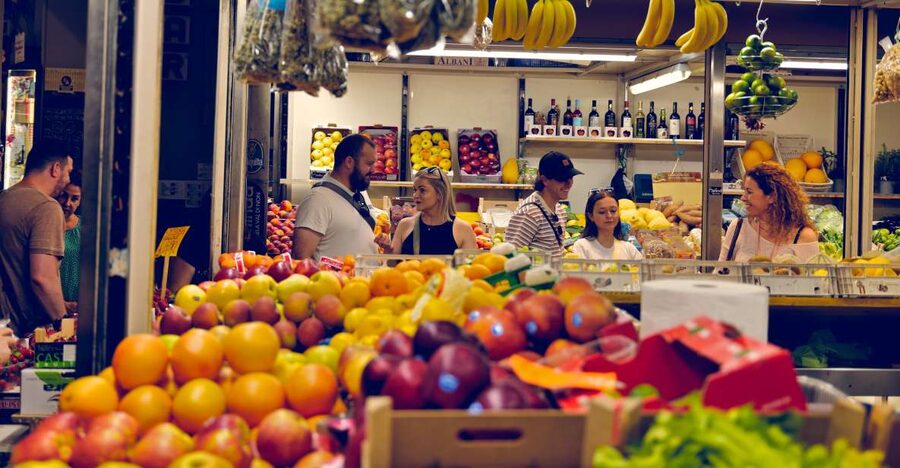 Bologna: Guided Food Markets Tour - The 10-minute walk to the Quadrilatero