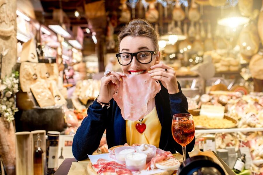 Bologna: Small Group Food market Walking Tour with Tasting - Starting in Piazza del Nettuno