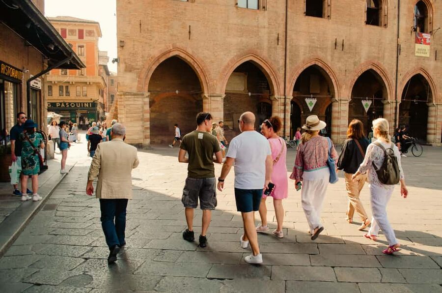Bologna: Street Food Tour in the Historic Center - Starting beneath Neptune’s Fountain
