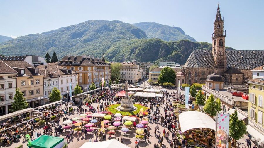 Bolzano: Private Street Food Walking Tour - Finishing with wine or beer